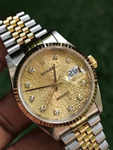 WATCH BUYER / Rolex Datejust Omega Speedmaster