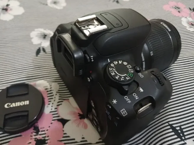 DSLR Camera Canon EOS 700D