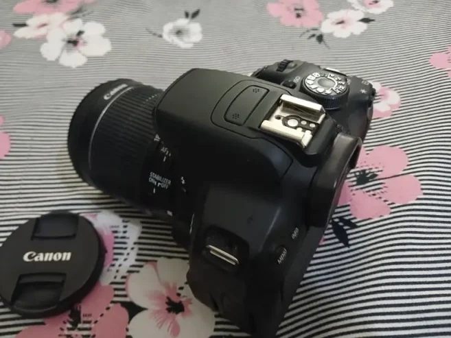 DSLR Camera Canon EOS 700D